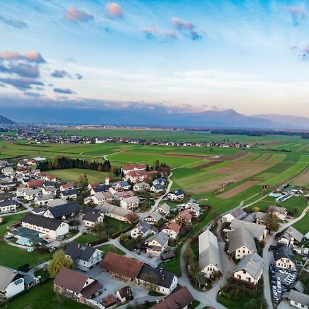 Apartment Mountain Sunrise Škofja Loka Eksteriør billede